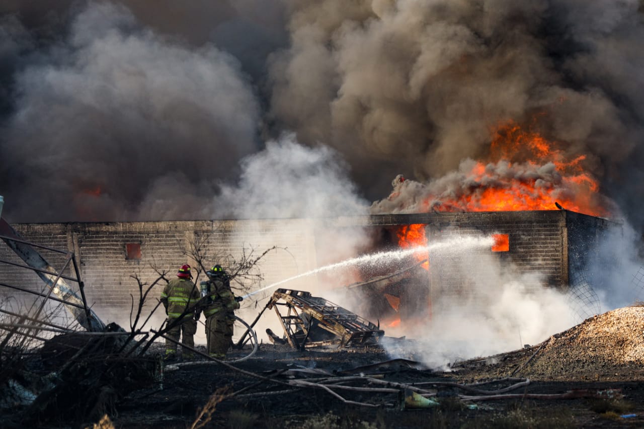 empresa de plásticos que se incendió