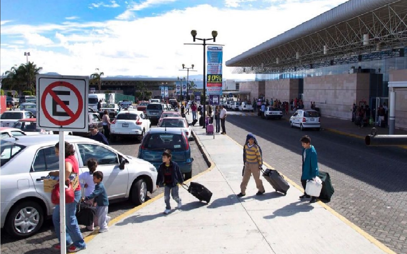 Drogan a pasajeros de autobuses en Michoacán para robarlos