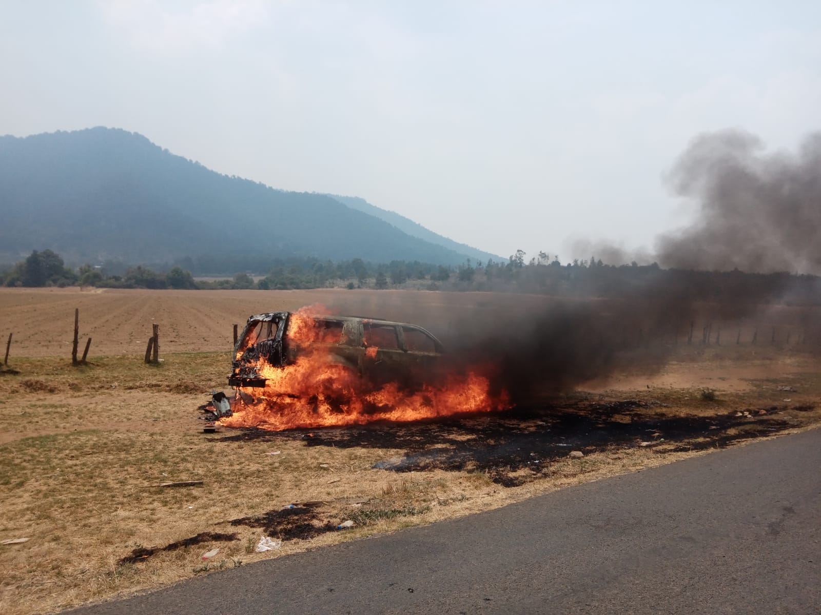 Incineran camioneta PVEM Arantepacua