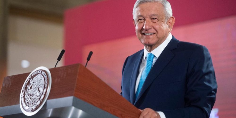 Marina y Sedena tomarán control de puertos y aduanas: AMLO