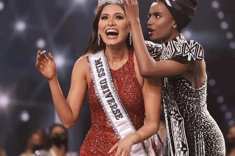 Miss Perú, pide un alto al bullying en contra de Andrea Meza