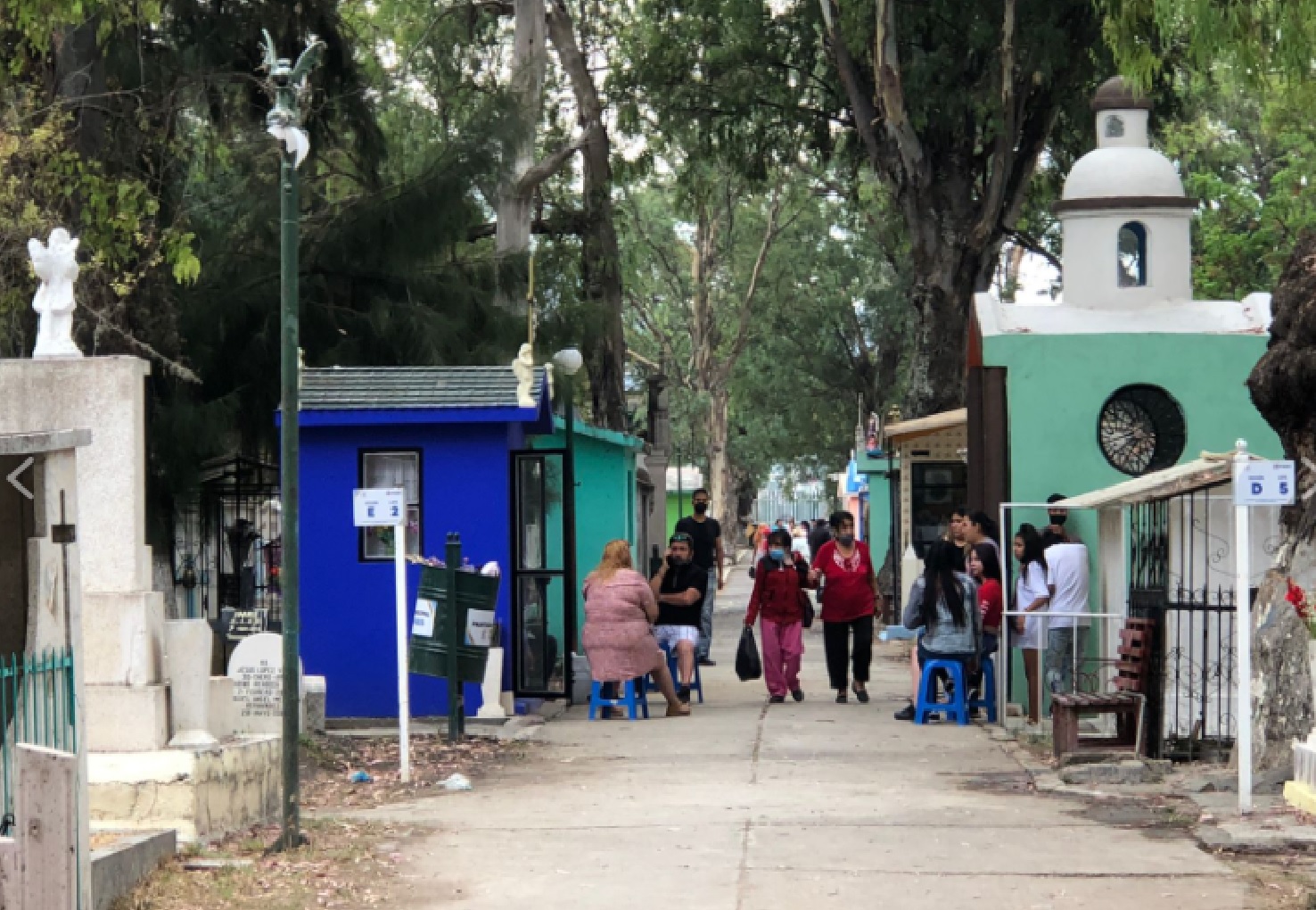 Muy por debajo, visita al panteón por parte de morelianos este 10 de mayo