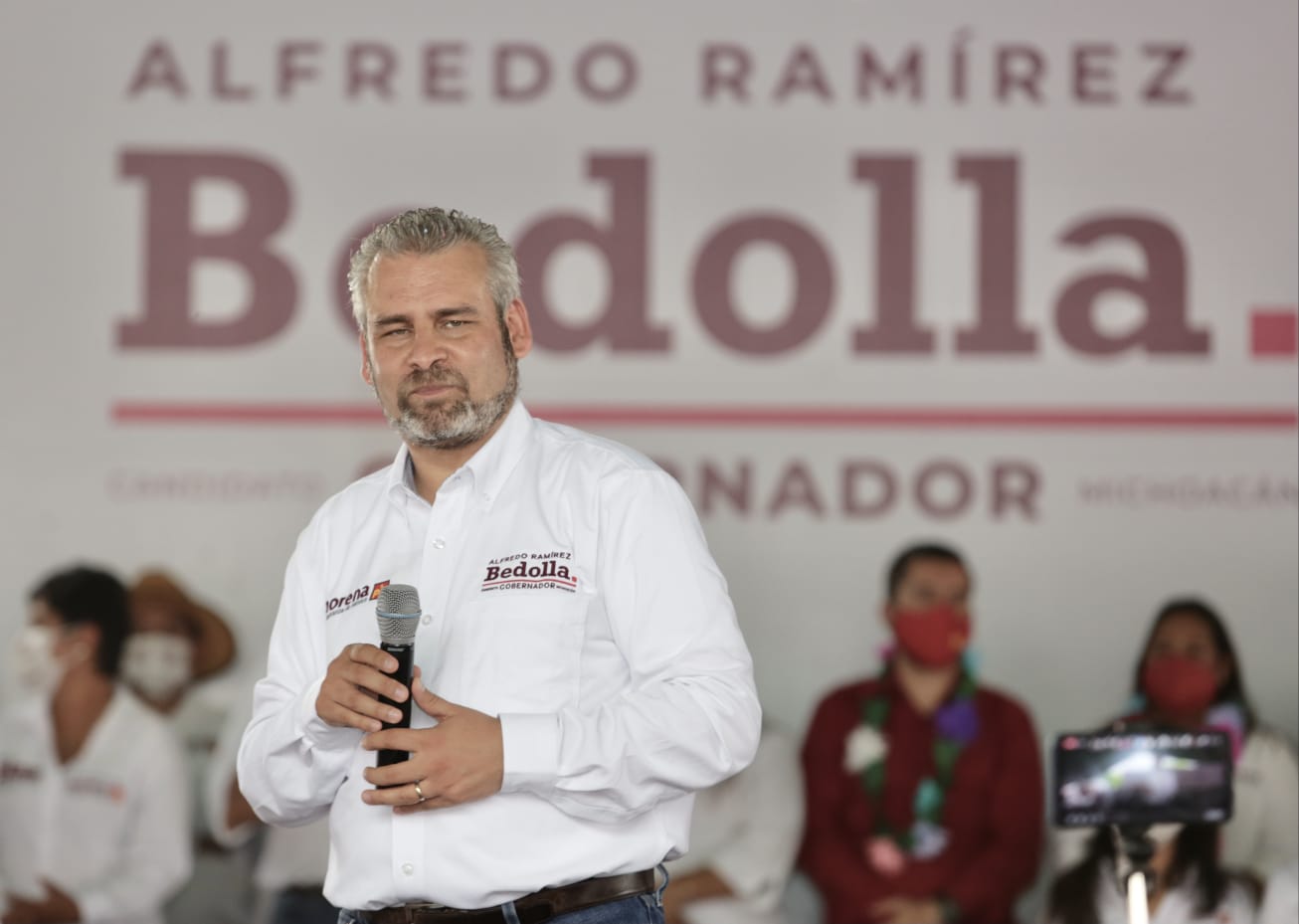 Alfredo Bedolla apoyar a campesinos