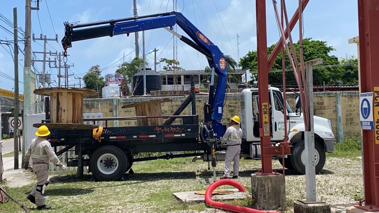 Más de 10 mil usuarios se quedan sin luz en Playa del Carmen