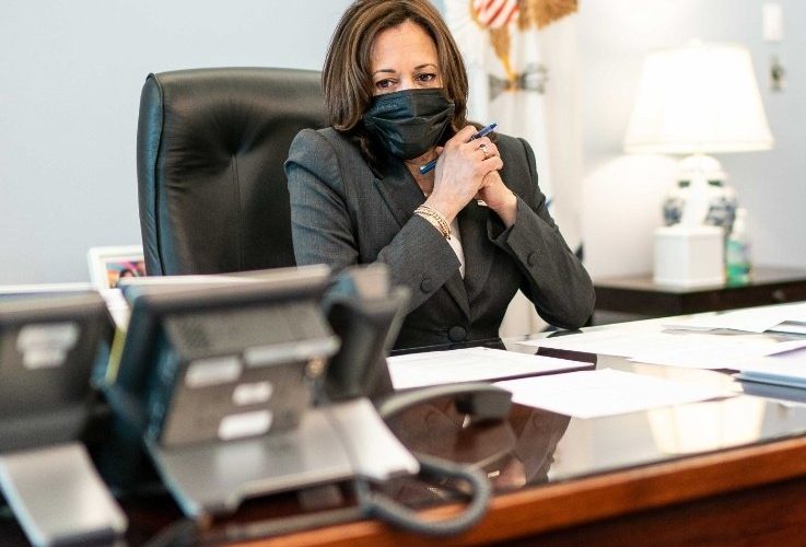 Vuelo de Kamala Harris sufre falla técnica