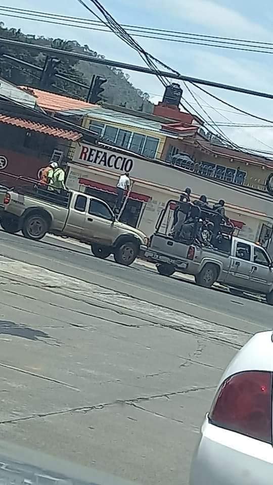 camionetas civiles armados Pátzcuaro