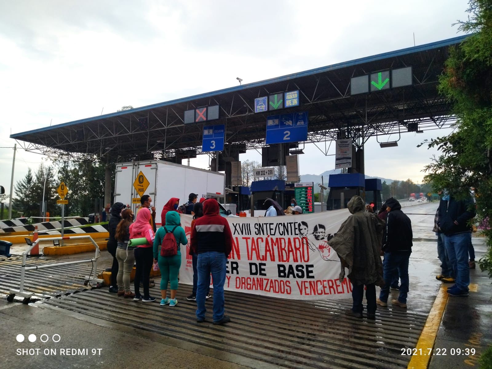 CNTE “libera” caseta de Zinapécuaro; exigen pago oportuno