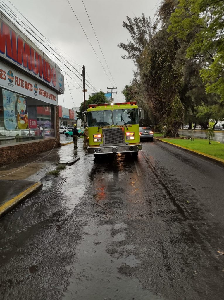 Encharcamientos caída de árbol lluvia 