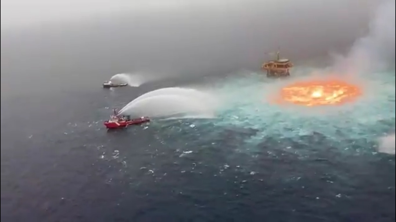 Reportan explosión en línea submarina de Pemex