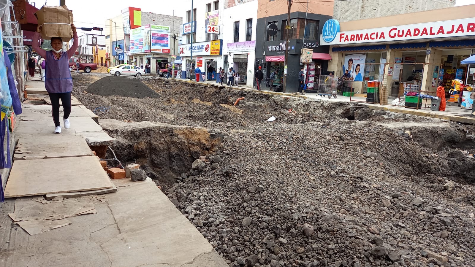 50 comercios cerrados por obra en avenida Lázaro Cárdenas