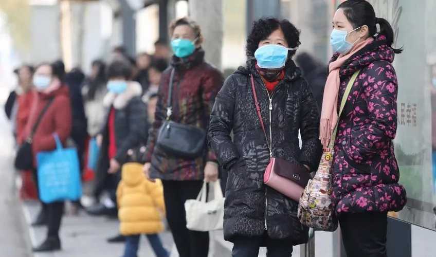 Aplicarán pruebas a habitantes de Wuhan por brote de Covid