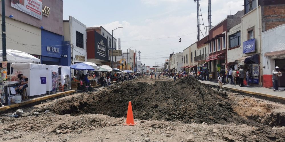 Contratista le echará ganas para concluir superficie de rodamiento en avenida Lázaro Cárdenas este mes: SUOP