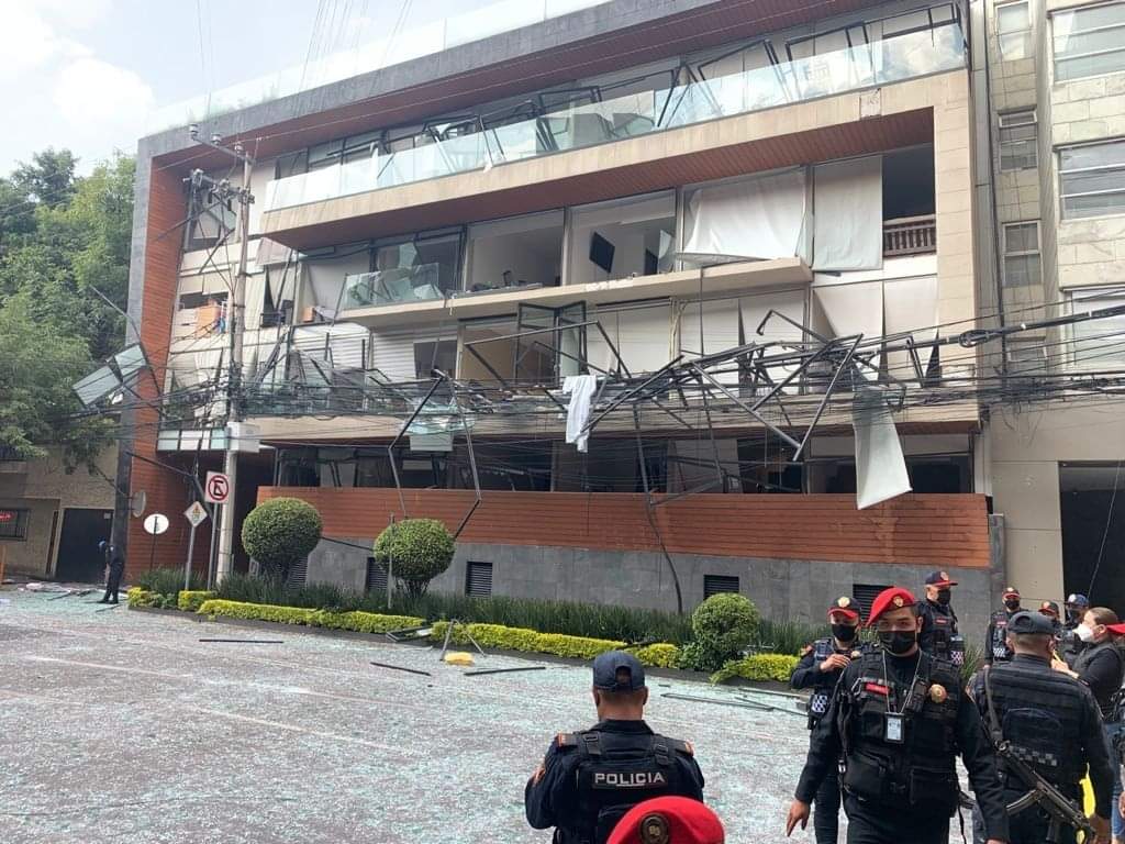 Reportan explosión en edificio