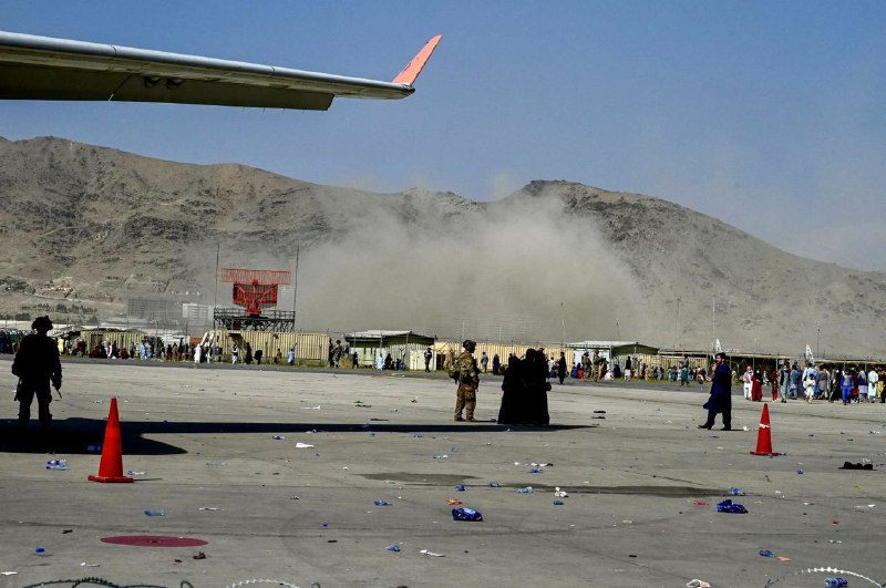 Reportan varios muertos en explosiones en aeropuerto de Kabul