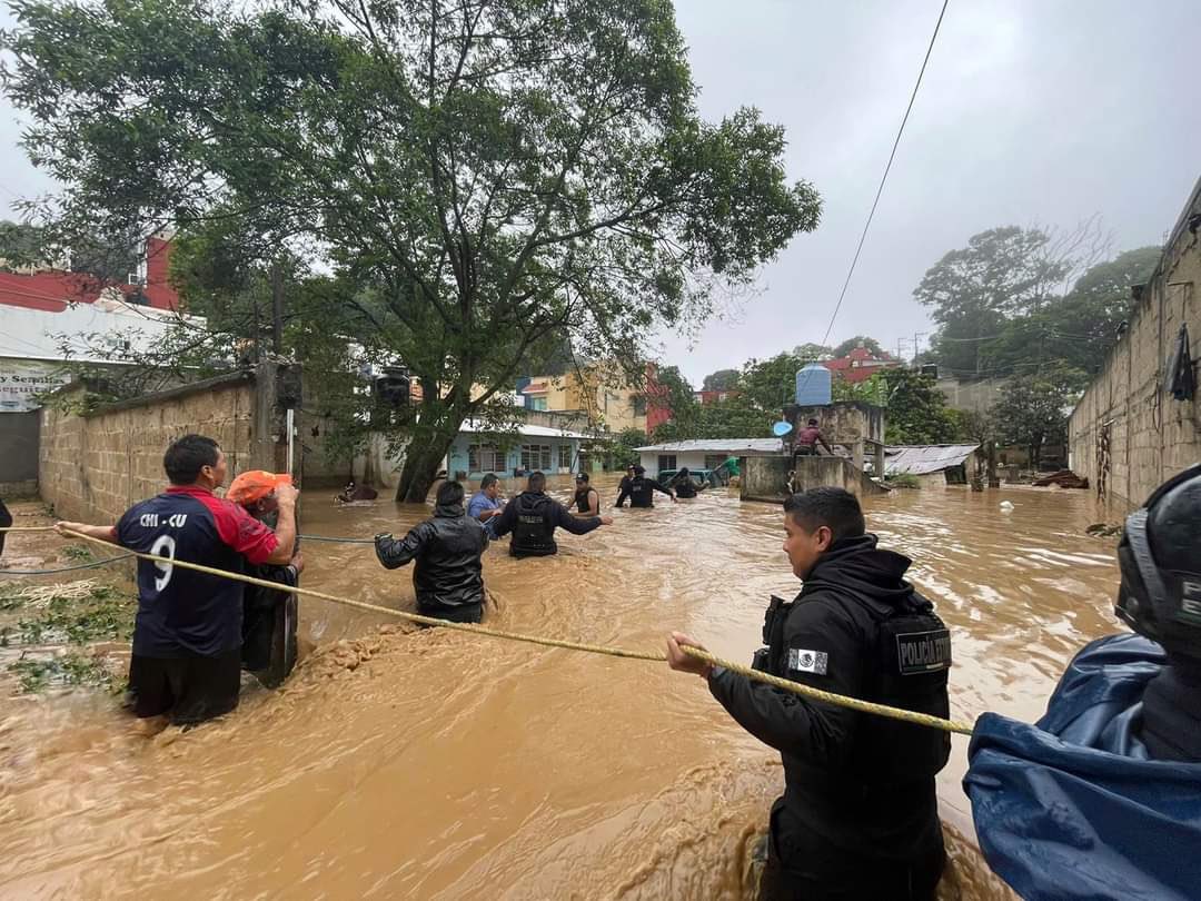 Suman al menos nueve muertos por paso de huracán Grace