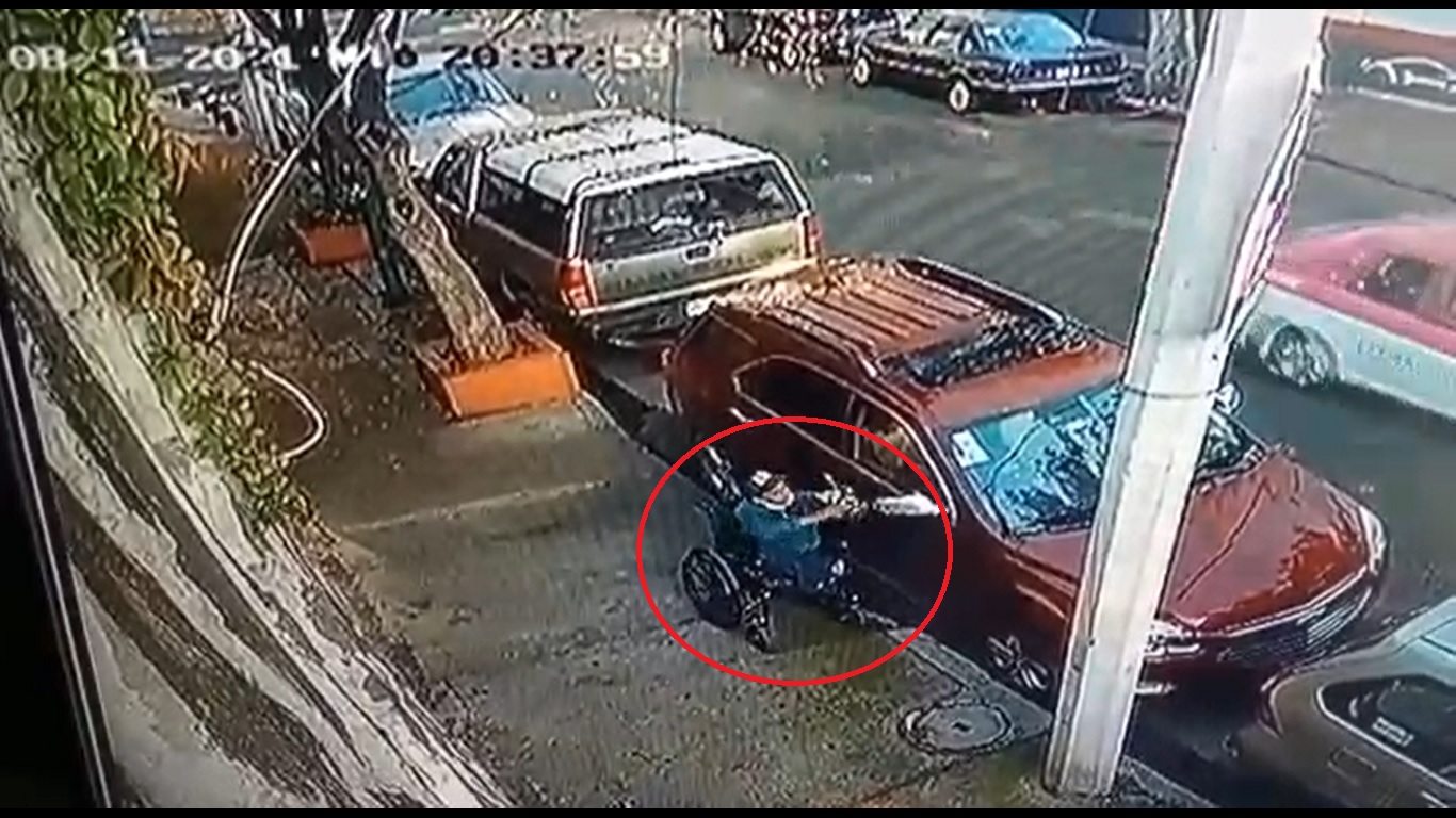 Video Hombre en silla de ruedas se dedica a robar autopartes