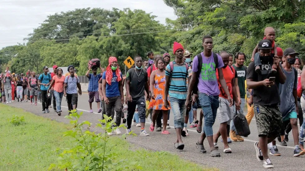 Agentes migratorios disuelven cuarta caravana migrante