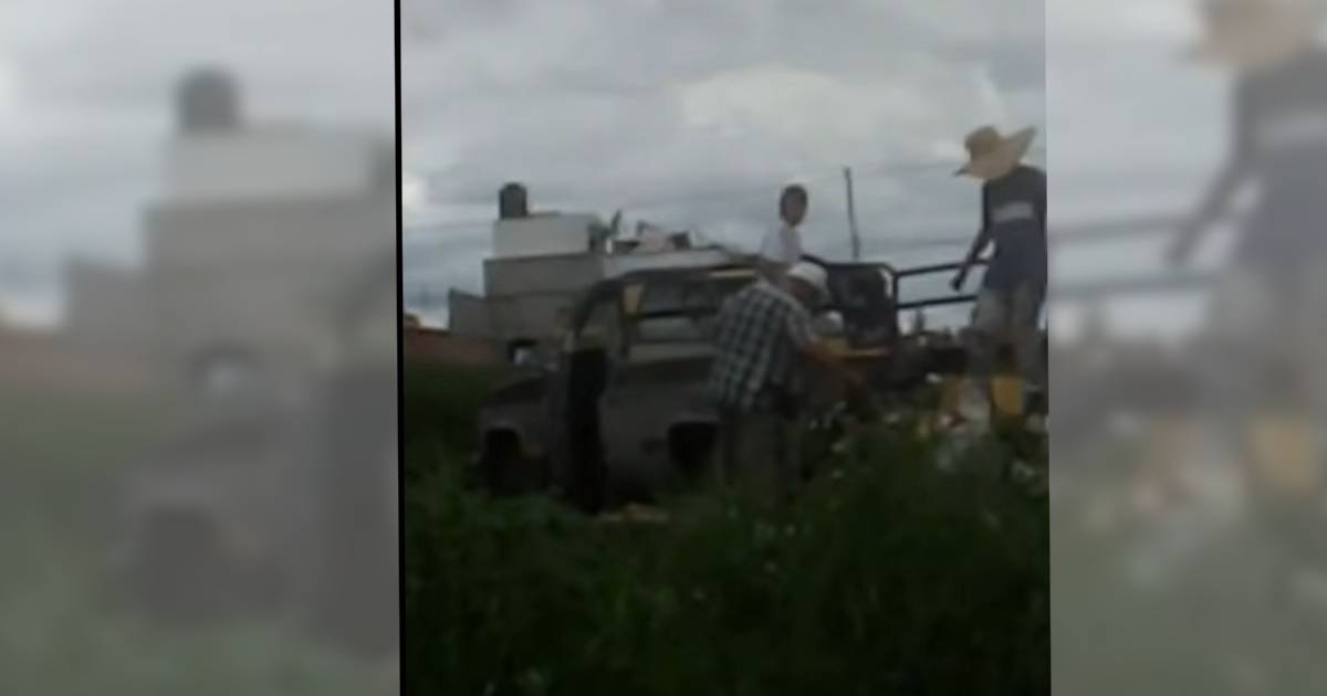 Busca ayuntamiento a quienes arrojaron una camioneta de basura en el río