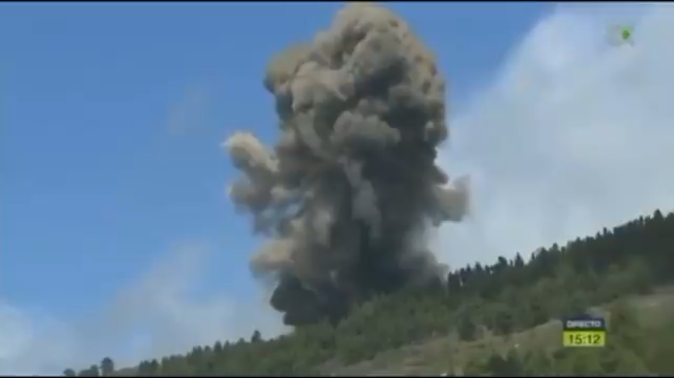 Hace erupción el volcán de la Cumbre Vieja en La Palma