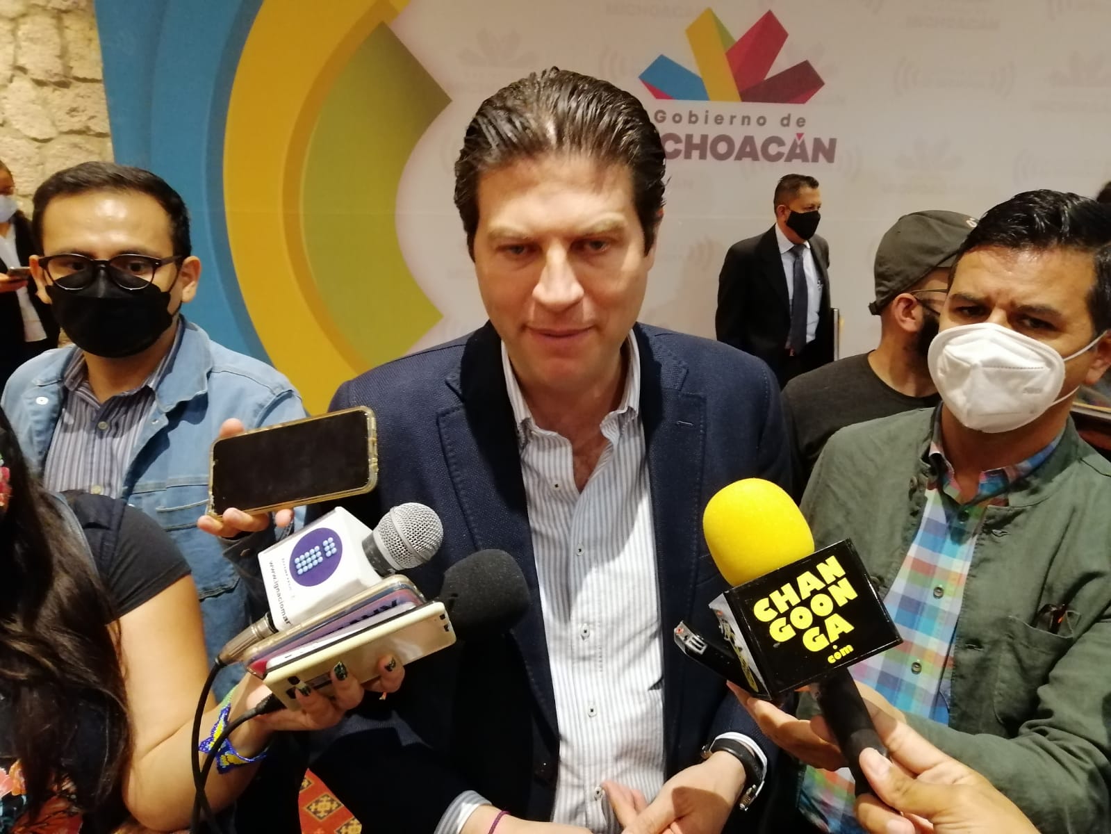 Invirtió Alfonso 235 mil pesos en publicidad, en 90 días