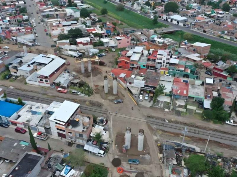 El puente a desnivel de Siervo de la Nación en Morelia presenta retrasos y su conclusión será a finales de noviembre aseguró el titular de SUOP, Juan Fernando Sosa Tapia 1234