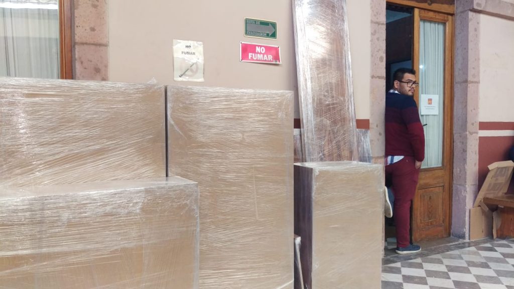 Diputados Michoacán estrenan muebles