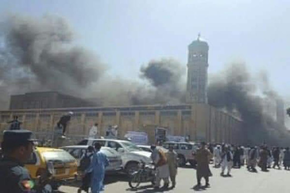 Explosión en mezquita deja al menos 50 muertos en Afganistán