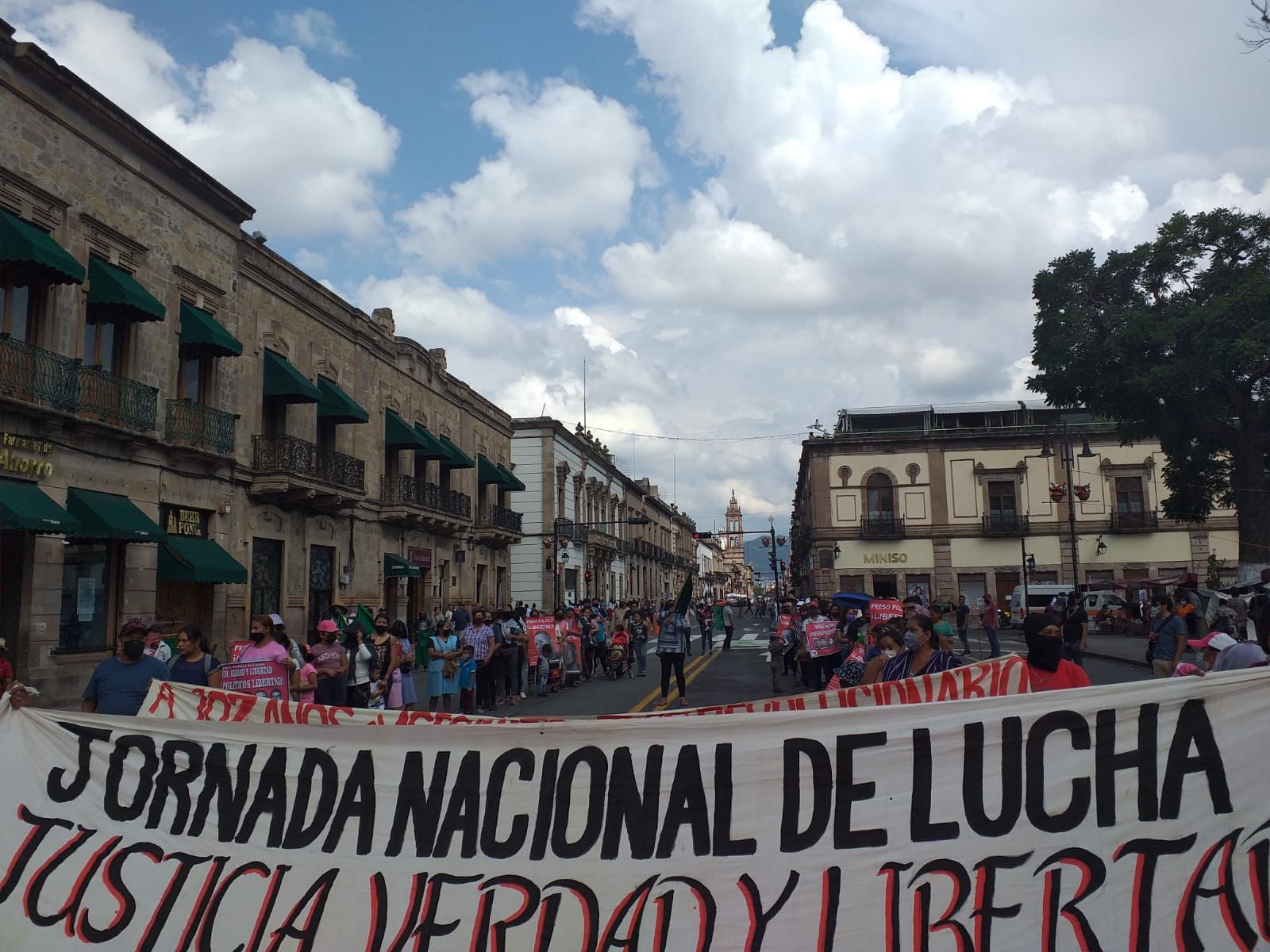 FNLS exigen liberación profesor