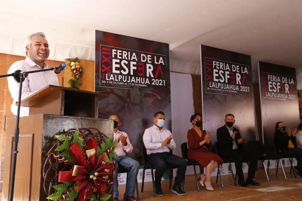 Inaugura Gobernador Feria de la Esfera en Tlalpujahua