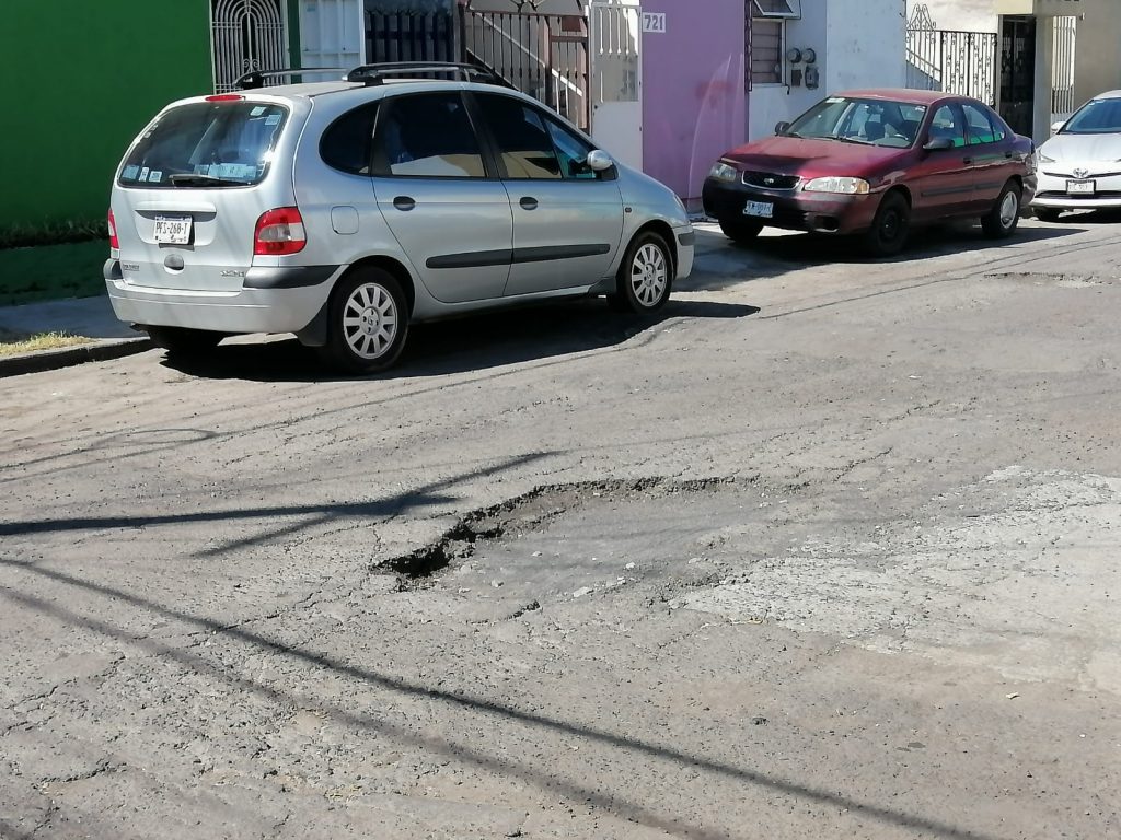 Inseguridad, baches y falta de agua, problemas de Prados Verdes