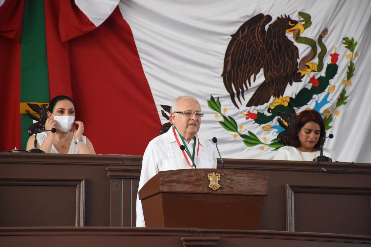 Intelectual condecorado en Michoacán pide evitar despotismo y anarquía