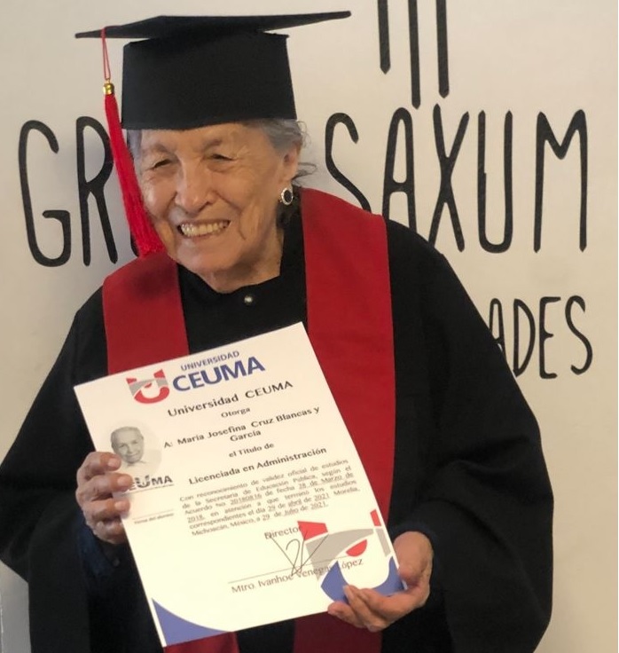 abuelita gradúa honores