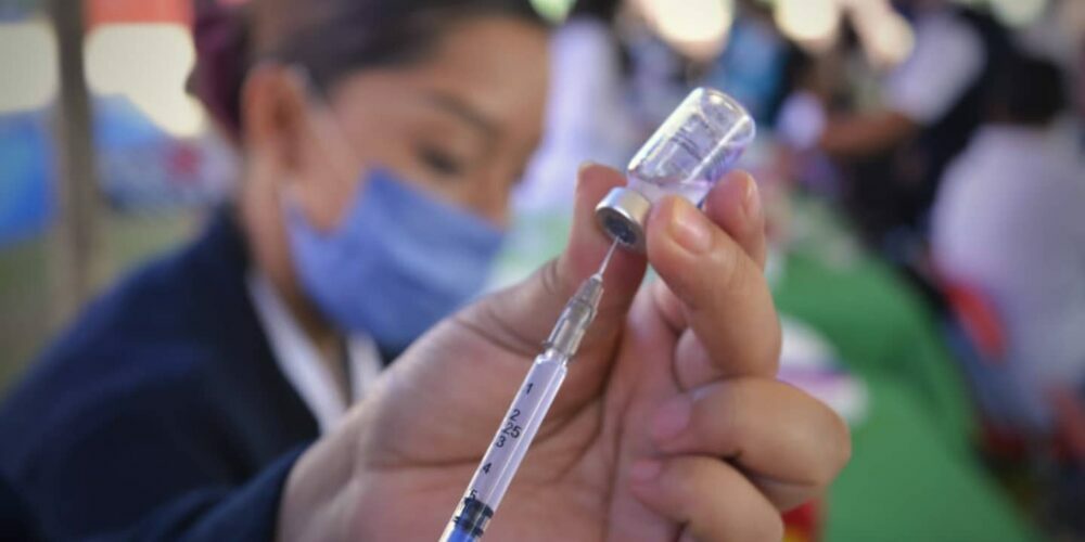 Anuncian vacunación para menores de 15 a 17 años sin comorbilidades