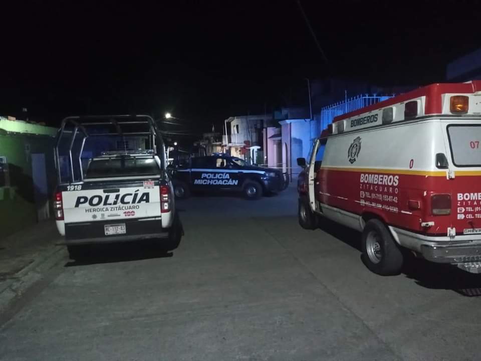 Asesinan a dos sujetos en una colonia en Zitácuaro