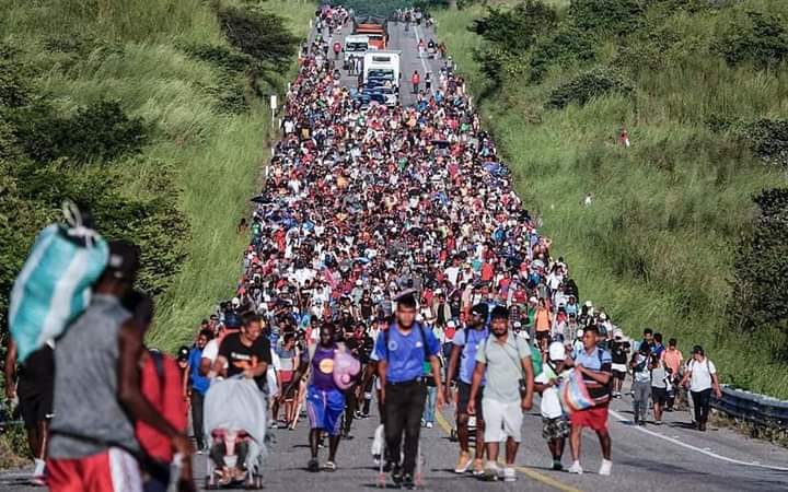 Caravana migrante llega a Oaxaca tras cruzar Chiapas