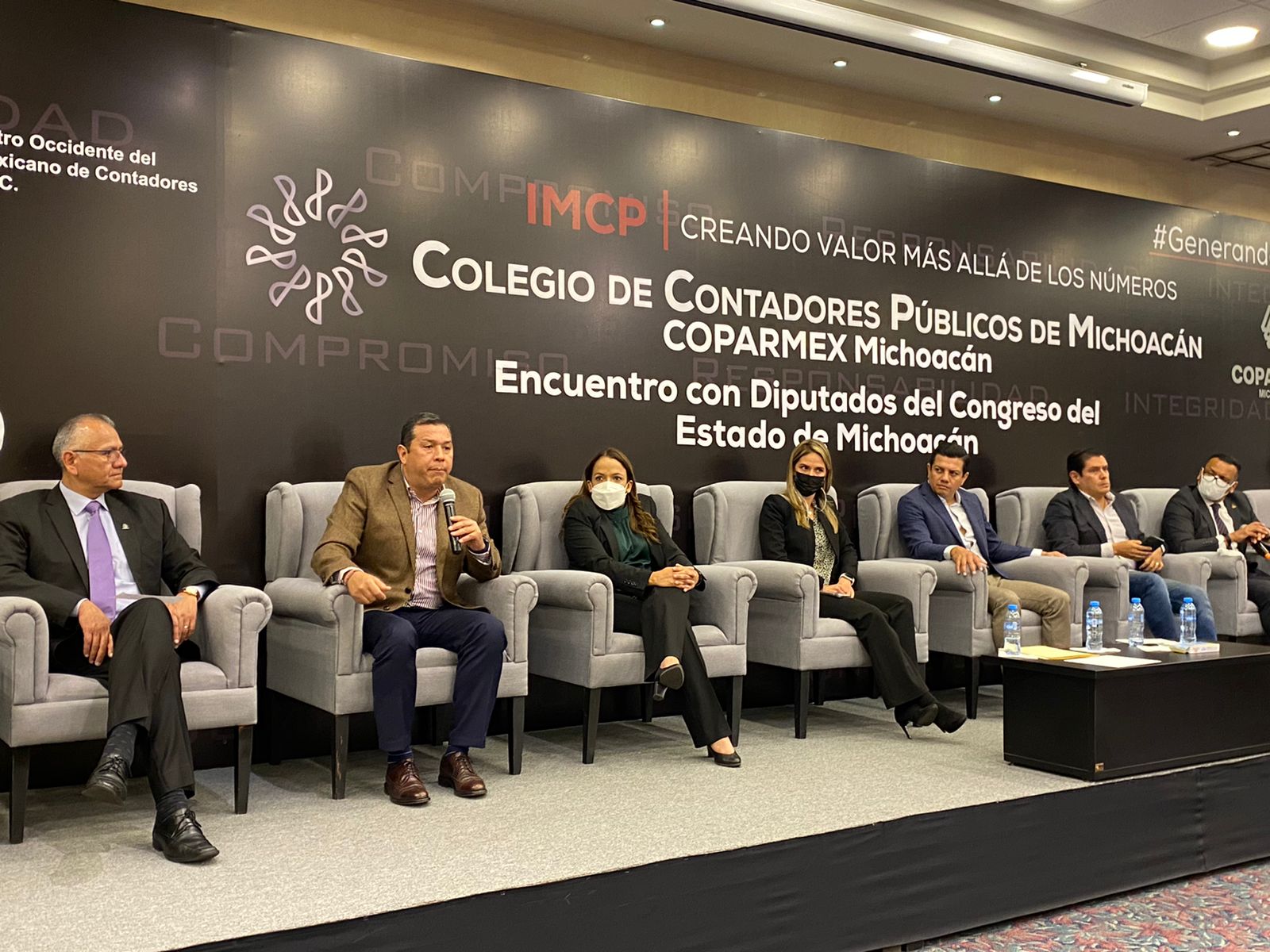 Empresarios piden legislar para combatir a la corrupción, seguridad y libre tránsito