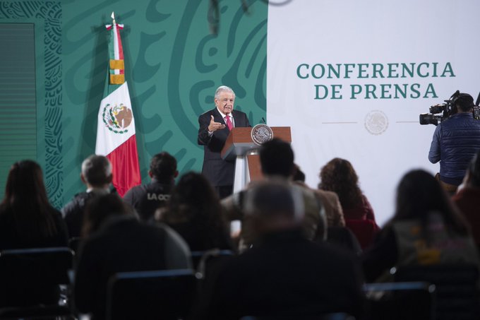 Insiste AMLO en que padres regresen a sus hijos a las escuelas