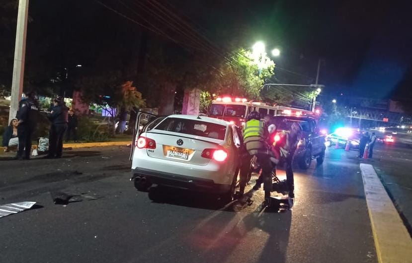 Mueren dos personas en un choque en la avenida Camelinas