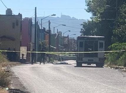 Pistoleros persiguen y ejecutan a hombre armado a unos metros del C5i