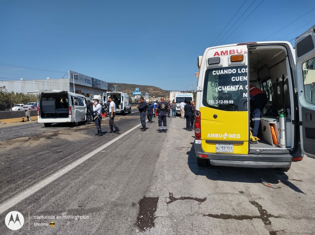 Preliminar; 8 lesionados tras choque de dos camionetas