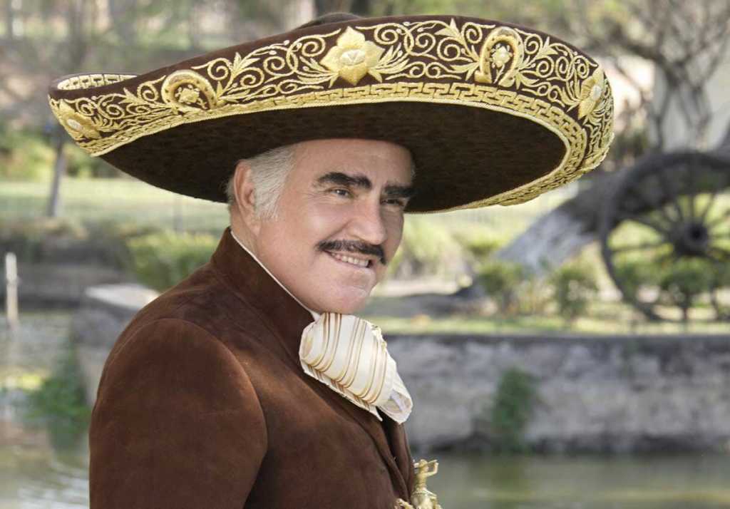 Salud de Vicente Fernández va mejorando; ya respira sin ventilador artificial