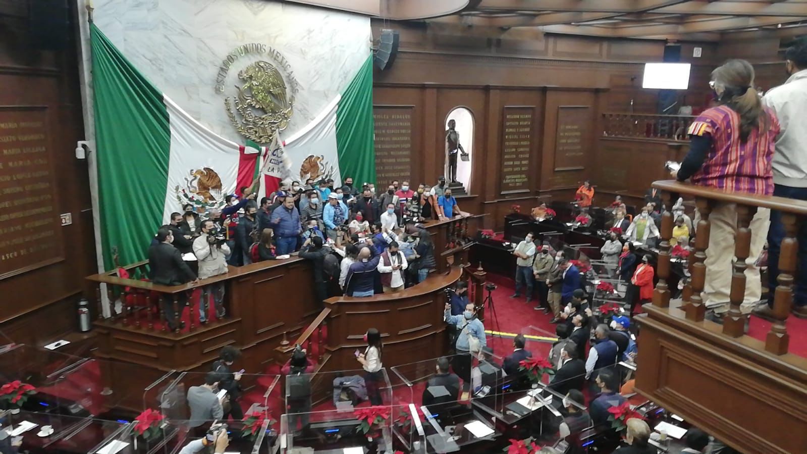 Truena CNTE sesión Congreso