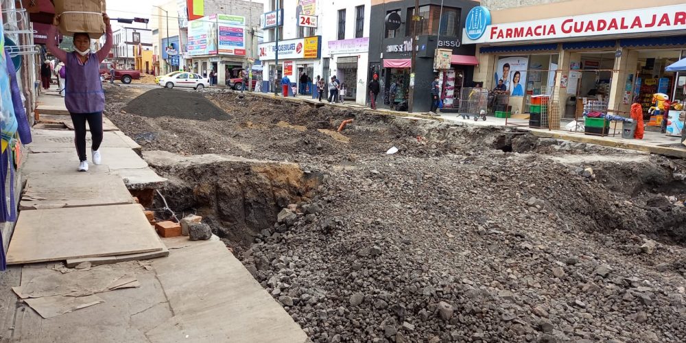 Vecinos se quedarán sin agua por obra en en la Lázaro Cárdenas