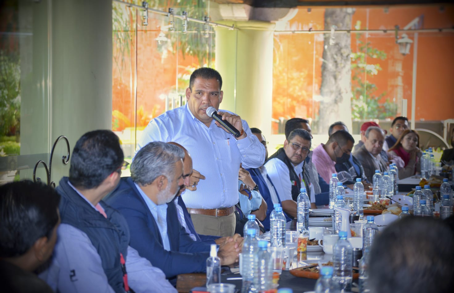 alcalde de Tarímbaro con empresarios