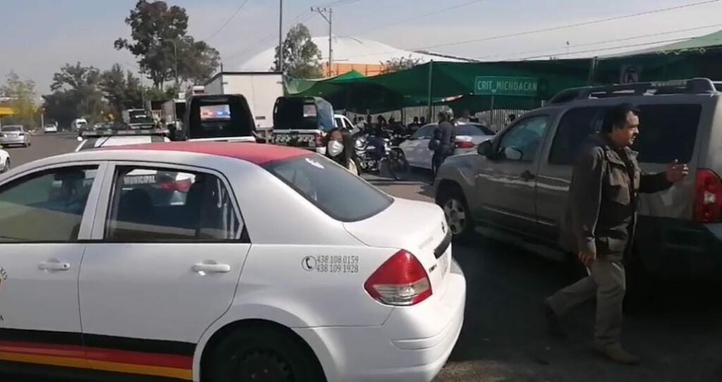 Acribillan a tiros a dos sujetos en el tianguis de la antigua Feria