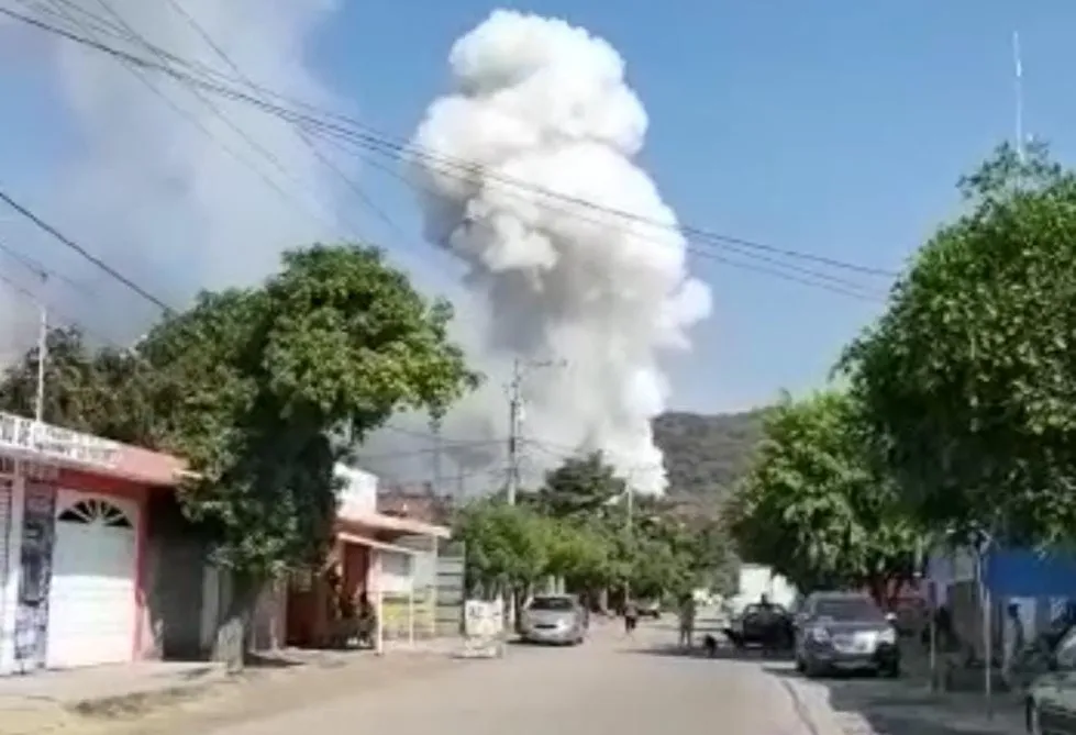 Explota bodega en la colonia La Palillera en Apatzingán