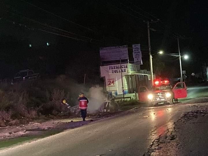 Grupo armado detona autos bomba fuera de Cereso