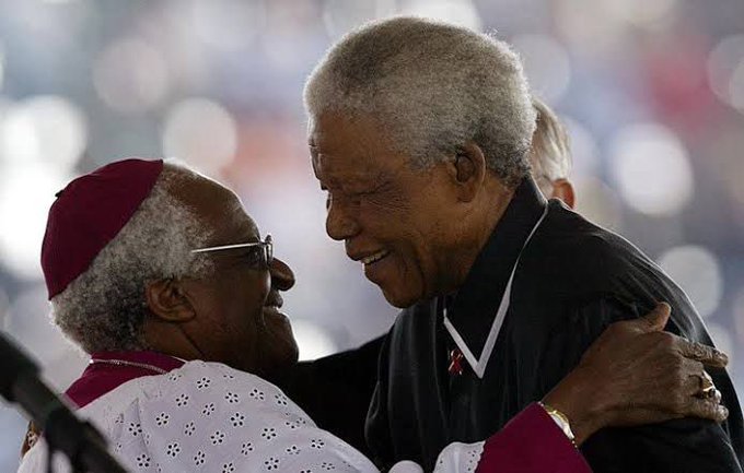 Lamenta AMLO muerte de Desmond Tutu