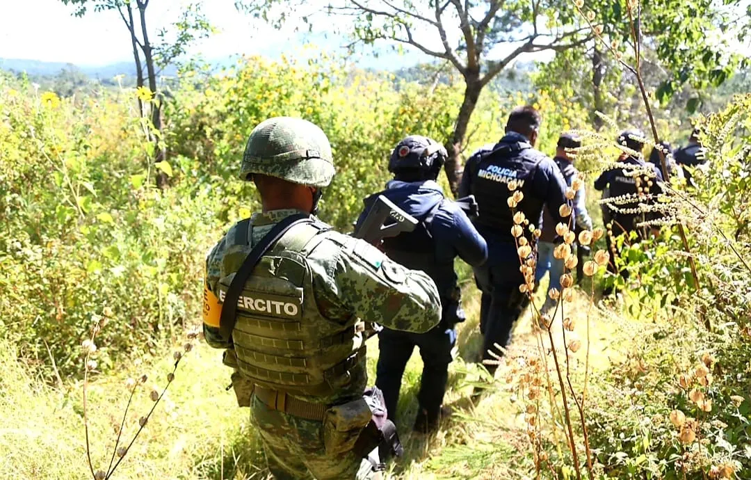Localizan fosa clandestina con dos cuerpos en Tangancícuaro