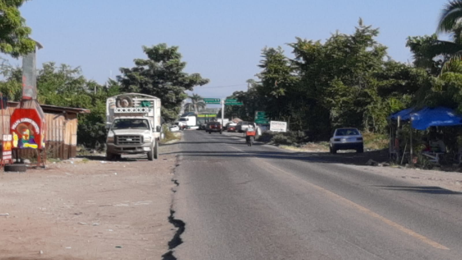 Manifestantes bloquean el crucero de Cuatro Caminos